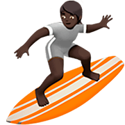 Émoji 🏄🏿 Personne Faisant Du Surf : Peau Foncée sur Apple iOS 16.4.