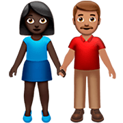 👩🏿‍🤝‍👨🏽 Emoji Mann und Frau halten Hände: dunkle Hautfarbe, mittlere Hautfarbe Apple iOS 16.4.