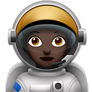 Émoji 👩🏿‍🚀 Astronaute Femme : Peau Foncée sur Apple iOS 16.4.