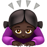 🙇🏿‍♀️ Emoji Mujer Haciendo Una Reverencia: Tono De Piel Oscuro en Apple iOS 16.4.