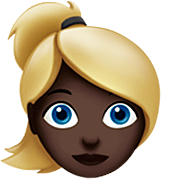 👱🏿‍♀️ Emoji Frau: dunkle Hautfarbe, blond Apple iOS 16.4.