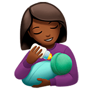 👩🏾‍🍼 Emoji Mulher Alimentando Bebê: Pele Morena Escura na Apple iOS 16.4.