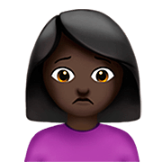 🙍🏿‍♀️ Emoji missmutige Frau: dunkle Hautfarbe Apple iOS 16.4.
