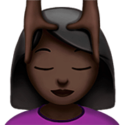 💆🏿‍♀️ Emoji Mujer Recibiendo Masaje: Tono De Piel Oscuro en Apple iOS 16.4.