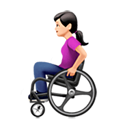 👩🏻‍🦽 Emoji Frau in manuellem Rollstuhl: helle Hautfarbe Apple iOS 16.4.