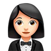 🤵🏻‍♀️ Emoji Mujer Con Esmoquin: Tono De Piel Claro en Apple iOS 16.4.