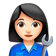 Emoji 👩🏻‍🔧 Meccanico Donna: Carnagione Chiara su Apple iOS 16.4.