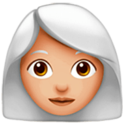 👩🏼‍🦳 Emoji Frau: mittelhelle Hautfarbe, weißes Haar Apple iOS 16.4.
