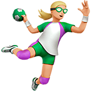 🤾🏼‍♀️ Emoji Handballspielerin: mittelhelle Hautfarbe Apple iOS 16.4.