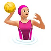 🤽🏼‍♀️ Emoji Wasserballspielerin: mittelhelle Hautfarbe Apple iOS 16.4.