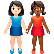 👩🏻‍🤝‍👩🏾 Emoji händchenhaltende Frauen: helle Hautfarbe, mitteldunkle Hautfarbe Apple iOS 16.4.