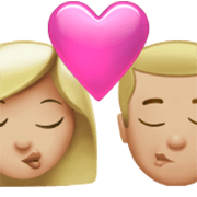 👩🏼‍❤️‍💋‍👨🏼 Emoji Beso - Mujer: Tono De Piel Claro Medio, Hombre: Tono De Piel Claro Medio en Apple iOS 17.4.