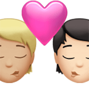 Emoji 🧑🏼‍❤️‍💋‍🧑🏻 Bacio Tra Coppia: persona, persona, Carnagione Abbastanza Chiara, Carnagione Chiara su Apple iOS 17.4.