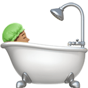🛀🏽 Emoji badende Person: mittlere Hautfarbe Apple iOS 17.4.