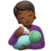 Émoji 🧑🏾‍🍼 Personne Allaitant Un Bébé : Peau Mate sur Apple iOS 17.4.