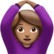 🙆🏽‍♀️ Emoji Mulher Fazendo Gesto De «OK»: Pele Morena na Apple iOS 17.4.