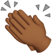👏🏾 Emoji Mãos Aplaudindo: Pele Morena Escura na Apple iOS 17.4.