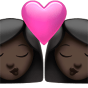 👩🏿‍❤️‍💋‍👩🏿 Emoji Beso - Mujer, Mujer: Tono De Piel Oscuro, Tono De Piel Oscuro en Apple iOS 17.4.