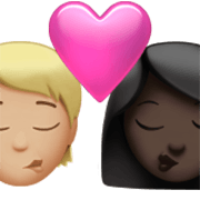 🧑🏼‍❤️‍💋‍👩🏿 Emoji Beijo: Pessoa, Mulher, Pele Morena Clara, Pele Escura na Apple iOS 17.4.