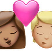 Emoji 👩🏽‍❤️‍💋‍🧑🏼 Bacio Tra Coppia: Donna, persona, Carnagione Olivastra, Carnagione Abbastanza Chiara su Apple iOS 17.4.