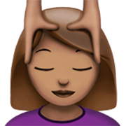 💆🏽‍♀️ Emoji Frau, die eine Kopfmassage bekommt: mittlere Hautfarbe Apple iOS 17.4.
