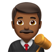 👨🏾‍⚖️ Emoji Juiz: Pele Morena Escura na Apple iOS 17.4.