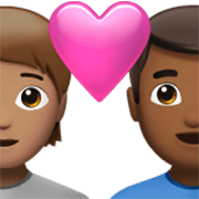 🧑🏽‍❤️‍👨🏾 Emoji Liebespaar: Person, Mannn, mittlere Hautfarbe, mitteldunkle Hautfarbe Apple iOS 17.4.
