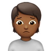 Emoji 🙍🏾 Persona Corrucciata: Carnagione Abbastanza Scura su Apple iOS 17.4.