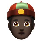 👲🏿 Emoji Hombre Con Gorro Chino: Tono De Piel Oscuro en Apple iOS 17.4.