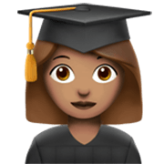 Emoji 👩🏽‍🎓 Studentessa: Carnagione Olivastra su Apple iOS 17.4.