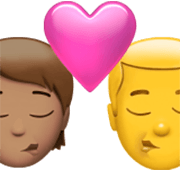 🧑🏽‍❤️‍💋‍👨 Emoji sich küssendes Paar: Person, Mannn, mittlere Hautfarbe, Kein Hautton Apple iOS 17.4.