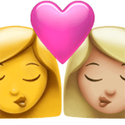 👩‍❤️‍💋‍👩🏼 Emoji Beijo - Mulher, Mulher: Pele Morena Clara na Apple iOS 17.4.