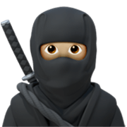 🥷🏼 Emoji Ninja: Tono De Piel Claro Medio en Apple iOS 17.4.