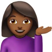 Emoji 💁🏾‍♀️ Donna Con Suggerimento: Carnagione Abbastanza Scura su Apple iOS 17.4.