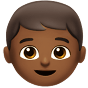 👦🏾 Emoji Menino: Pele Morena Escura na Apple iOS 17.4.