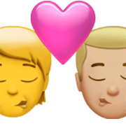 🧑‍❤️‍💋‍👨🏼 Emoji Beso: Persona, Hombre, Sin tono de piel, Tono De Piel Claro Medio en Apple iOS 17.4.