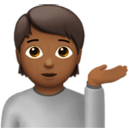 Emoji 💁🏾 Persona Al Punto Informazioni: Carnagione Abbastanza Scura su Apple iOS 17.4.