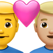 👨‍❤️‍👨🏼 Emoji Pareja Enamorada - Hombre, Hombre: Tono De Piel Claro Medio en Apple iOS 17.4.