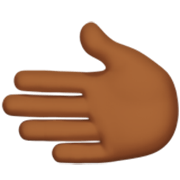 Emoji 🫲🏾 Mano Sinistra: Carnagione Abbastanza Scura su Apple iOS 17.4.