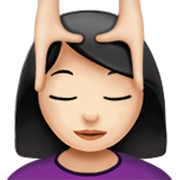 💆🏻‍♀️ Emoji Mujer Recibiendo Masaje: Tono De Piel Claro en Apple iOS 17.4.