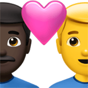 👨🏿‍❤️‍👨 Emoji Liebespaar - Mann: dunkle Hautfarbe, Hombre Apple iOS 17.4.