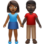 👩🏾‍🤝‍👨🏿 Emoji Mann und Frau halten Hände: mitteldunkle Hautfarbe, dunkle Hautfarbe Apple iOS 17.4.