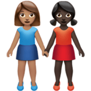 Emoji 👩🏽‍🤝‍👩🏿 Due Donne Che Si Tengono Per Mano: Carnagione Olivastra E Carnagione Scura su Apple iOS 17.4.