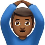🙆🏾‍♂️ Emoji Homem Fazendo Gesto De «OK»: Pele Morena Escura na Apple iOS 17.4.
