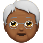 Émoji 🧓🏾 Personne âgée : Peau Mate sur Apple iOS 17.4.