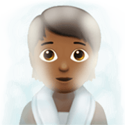🧖🏾 Emoji Person in Dampfsauna: mitteldunkle Hautfarbe Apple iOS 17.4.