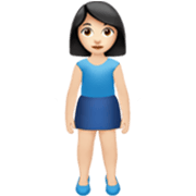 🧍🏻‍♀️ Emoji Mujer De Pie: Tono De Piel Claro en Apple iOS 17.4.