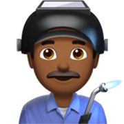 👨🏾‍🏭 Emoji Operario: Tono De Piel Oscuro Medio en Apple iOS 17.4.