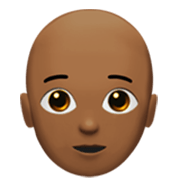 🧑🏾‍🦲 Emoji Persona: Tono De Piel Oscuro Medio, Sin Pelo en Apple iOS 17.4.