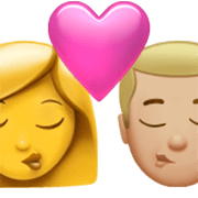 👩‍❤️‍💋‍👨🏼 Emoji Beijo - Mulher, Homem: Pele Morena Clara na Apple iOS 17.4.